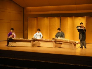 お琴とバイオリンのコラボレーションを撮影